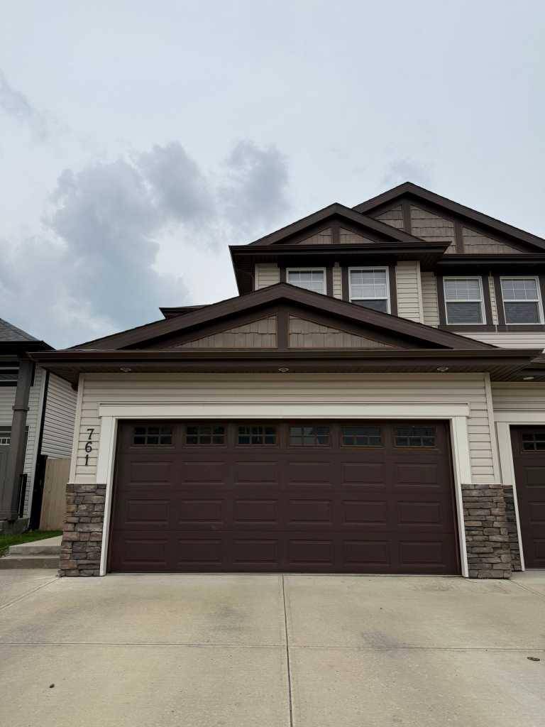 761 Silkstone Close W, Lethbridge, AB T1J 4B9