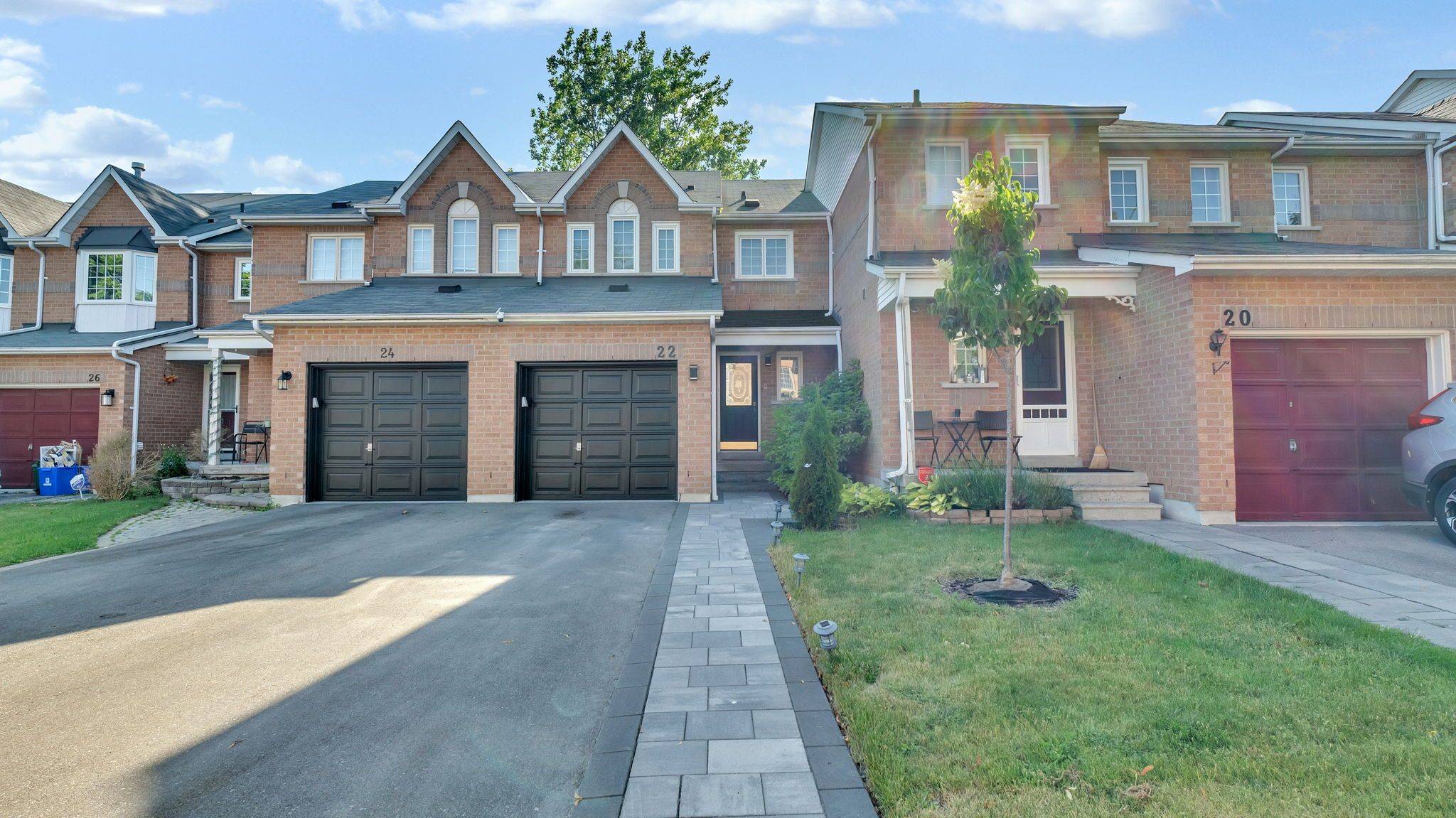22 Macintyre LN, Ajax, ON L1T 3X3