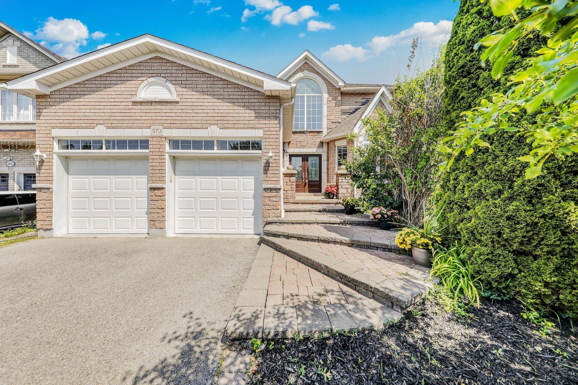 570 Blackwood BLVD, Oshawa, ON L1K 2N6