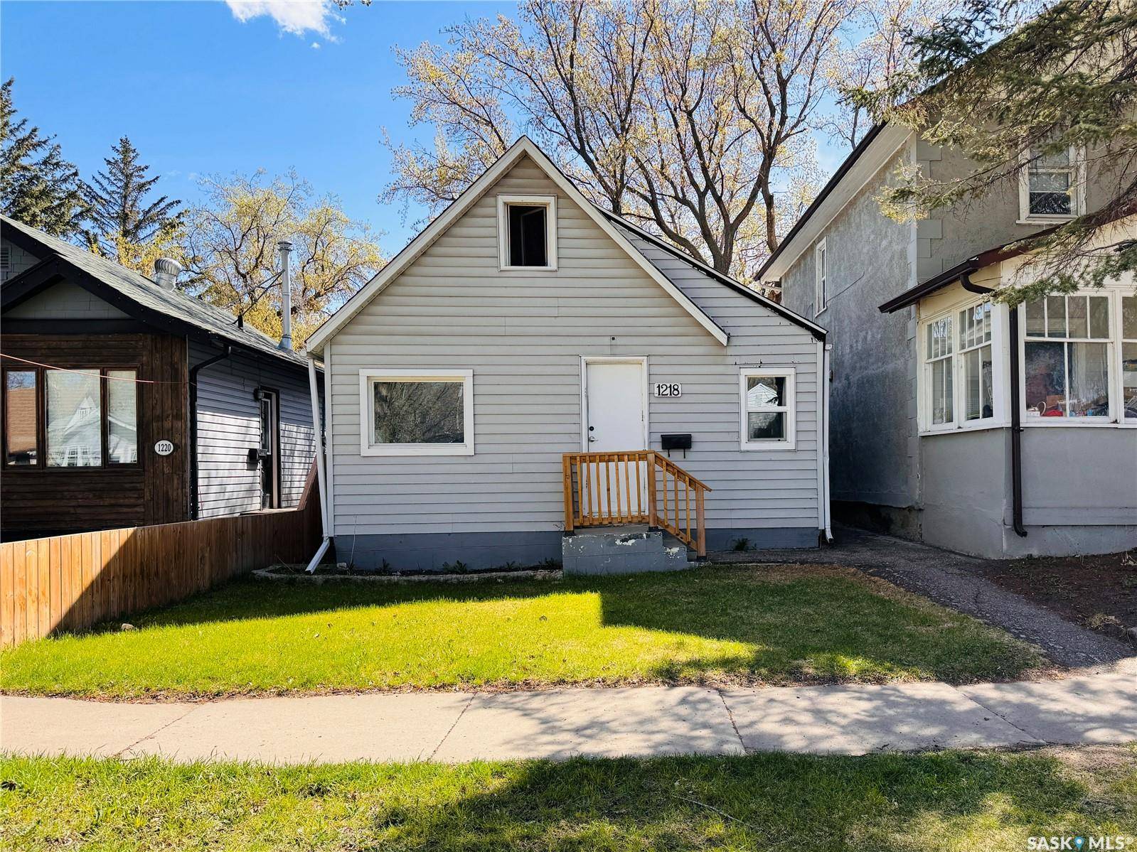 1218 E AVENUE N, Saskatoon, SK S7L 1T4