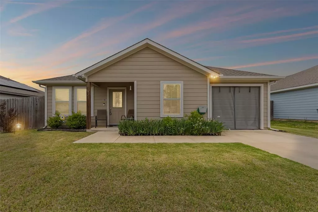 Cleburne, TX 76031,321 Blakney Street
