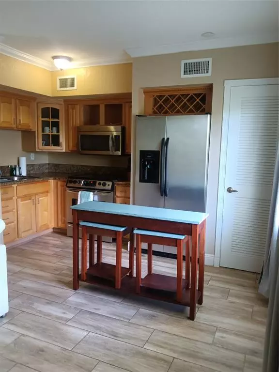 Fort Lauderdale, FL 33301,924 SE 2nd #11
