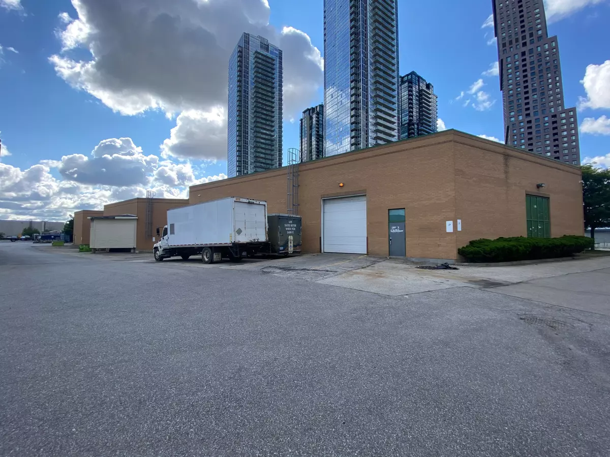 Vaughan, ON L4K 4L4,20 Barnes CT #H