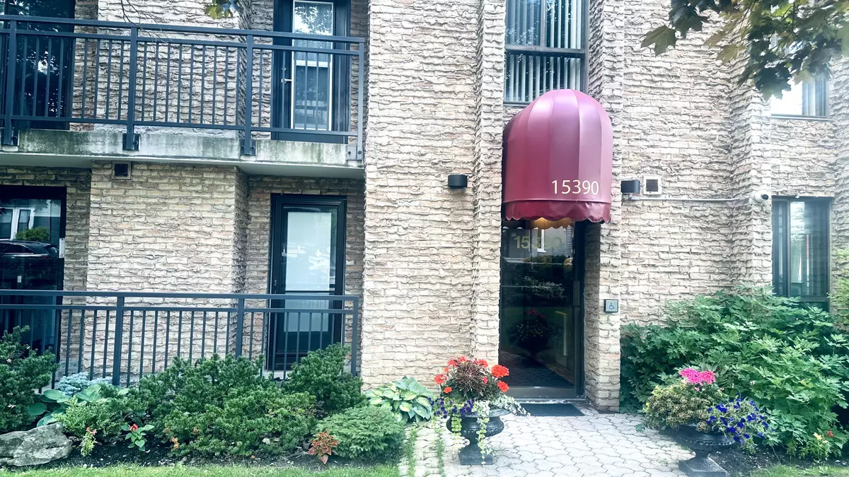 Aurora, ON L4G 1N8,15390 Yonge ST #201