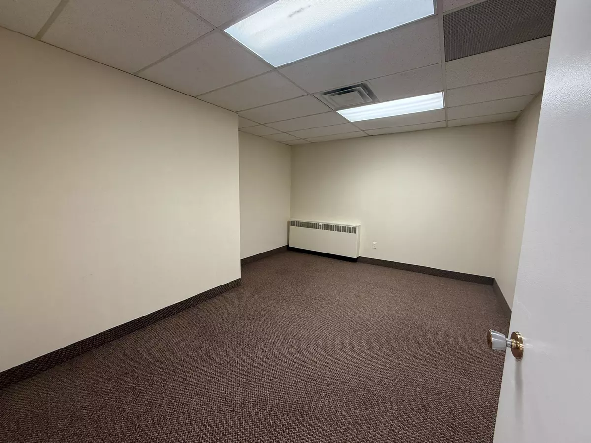 Mississauga, ON L4Y 2Z6,3034 Palstan RD ##M4