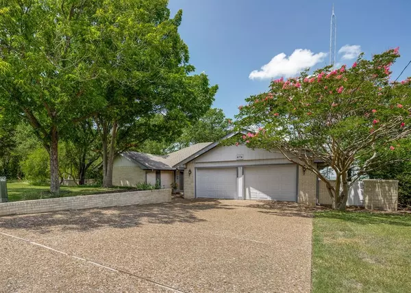 674 Russwood Drive, Pottsboro, TX 75076