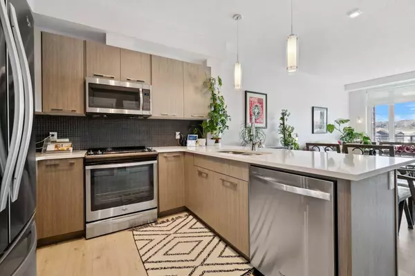 Calgary, AB T3R 1T6,214 Sherwood SQ NW #412