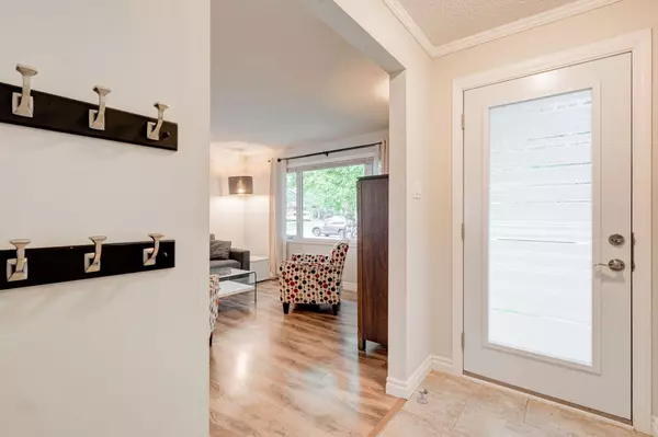 Calgary, AB T3A 0P4,4816 Verona DR NW