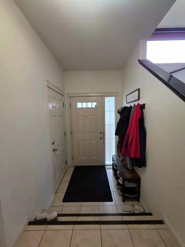 Lethbridge, AB T1J 4B9,761 Silkstone Close West