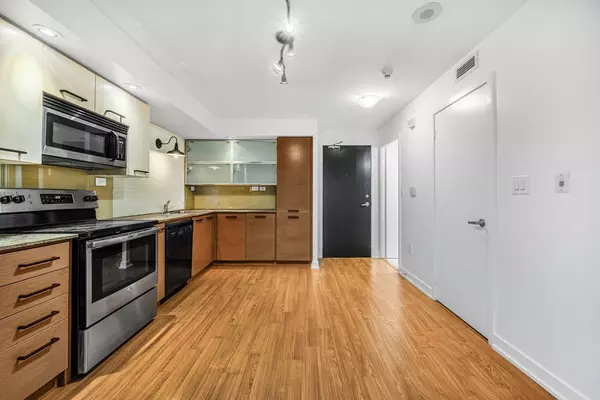 8 Telegram Mews #710, Toronto C01, ON M5V 3Z5