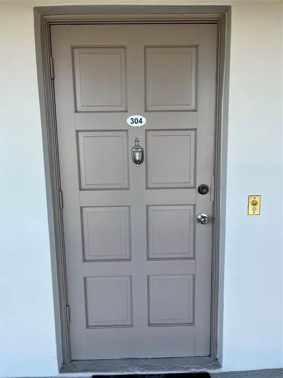 Pompano Beach, FL 33069,3100 N Palm Aire Dr #304