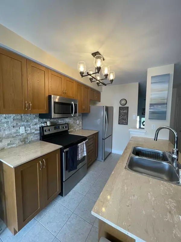Collingwood, ON L9Y 0X1,14 Robertson ST