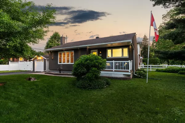 2024 Corry ST, Elmvale Acres And Area, ON K1G 2M5