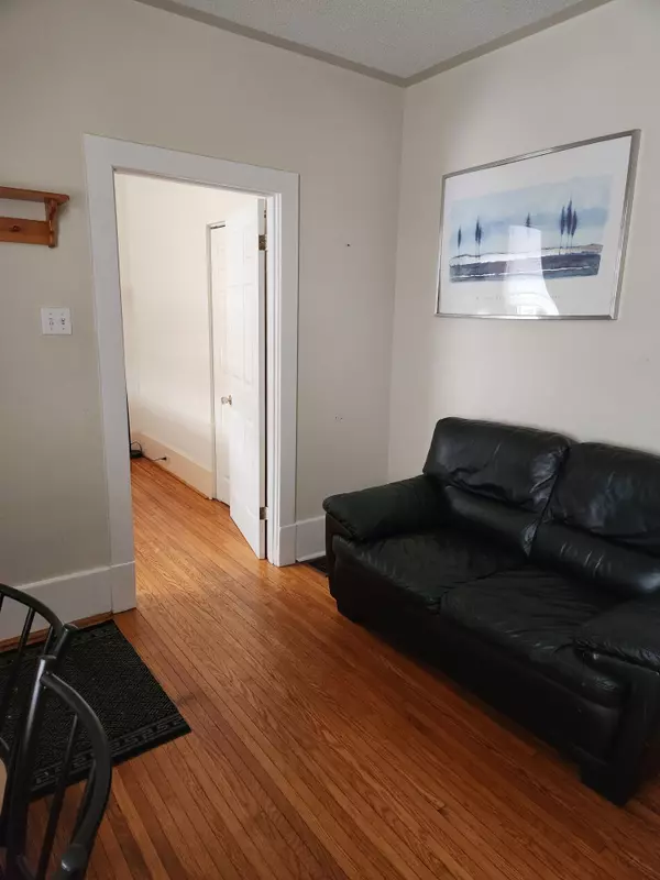 Kingston, ON K7K 4M8,266 Nelson ST