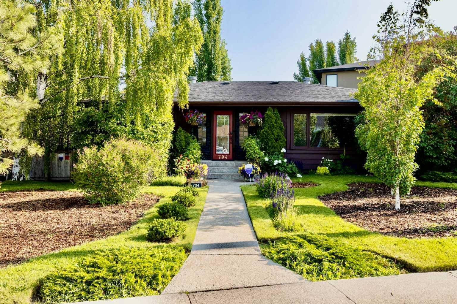 704 47 AVE Southwest, Calgary, AB T2S 1C8