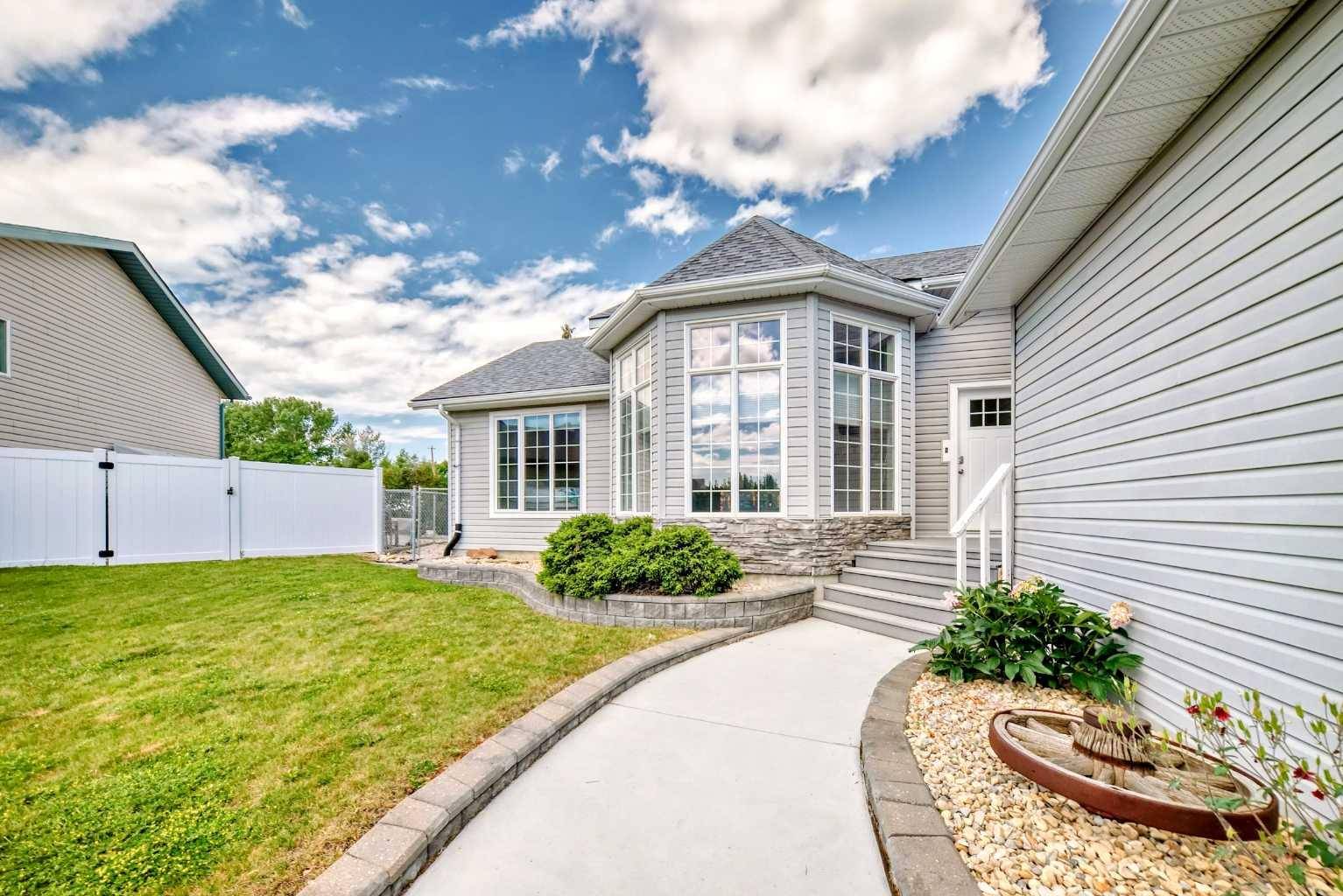 Didsbury, AB T0M 0W0,12 Julia PL