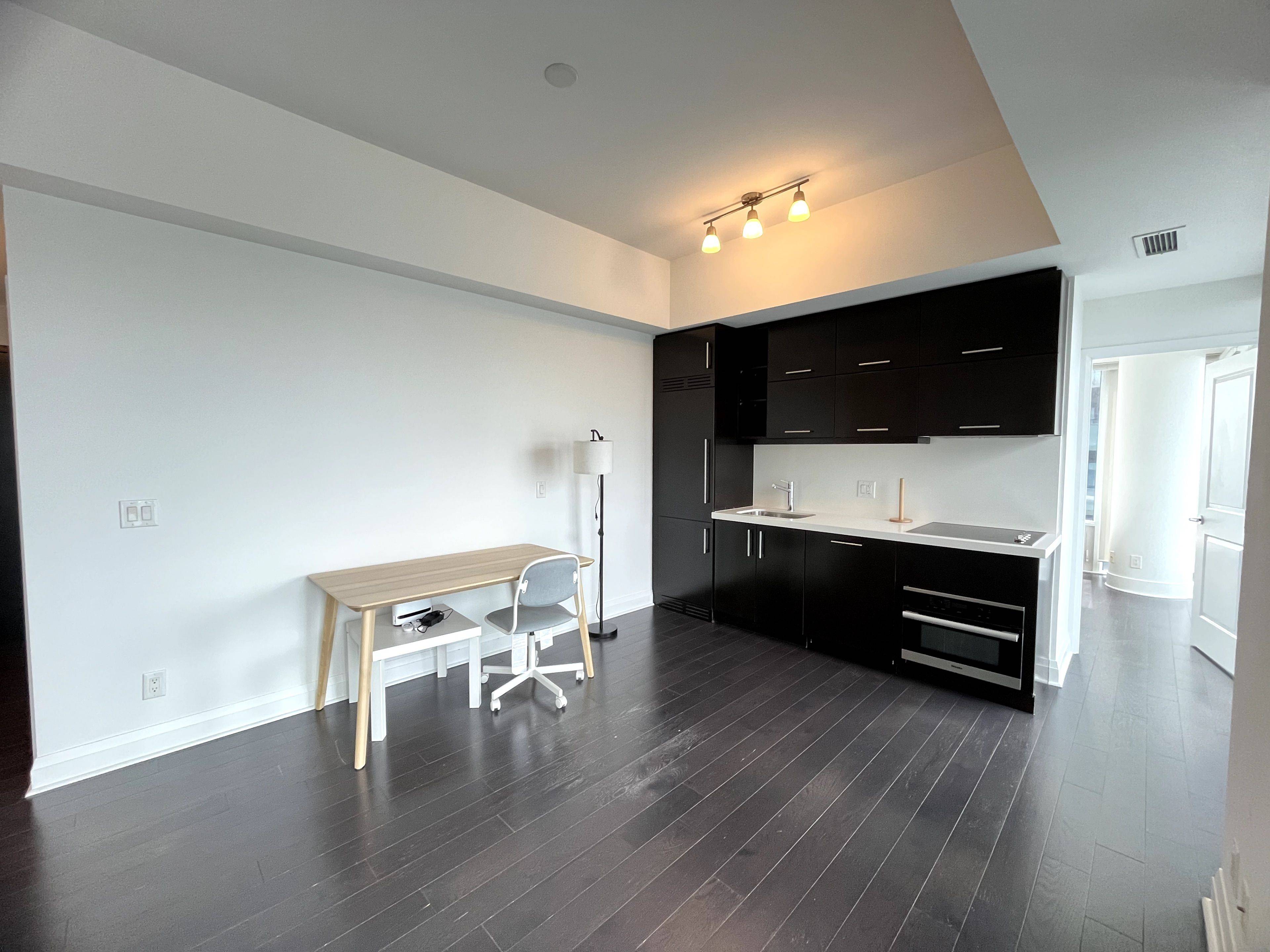 Toronto C01, ON M5S 0A5,1080 Bay ST #4406