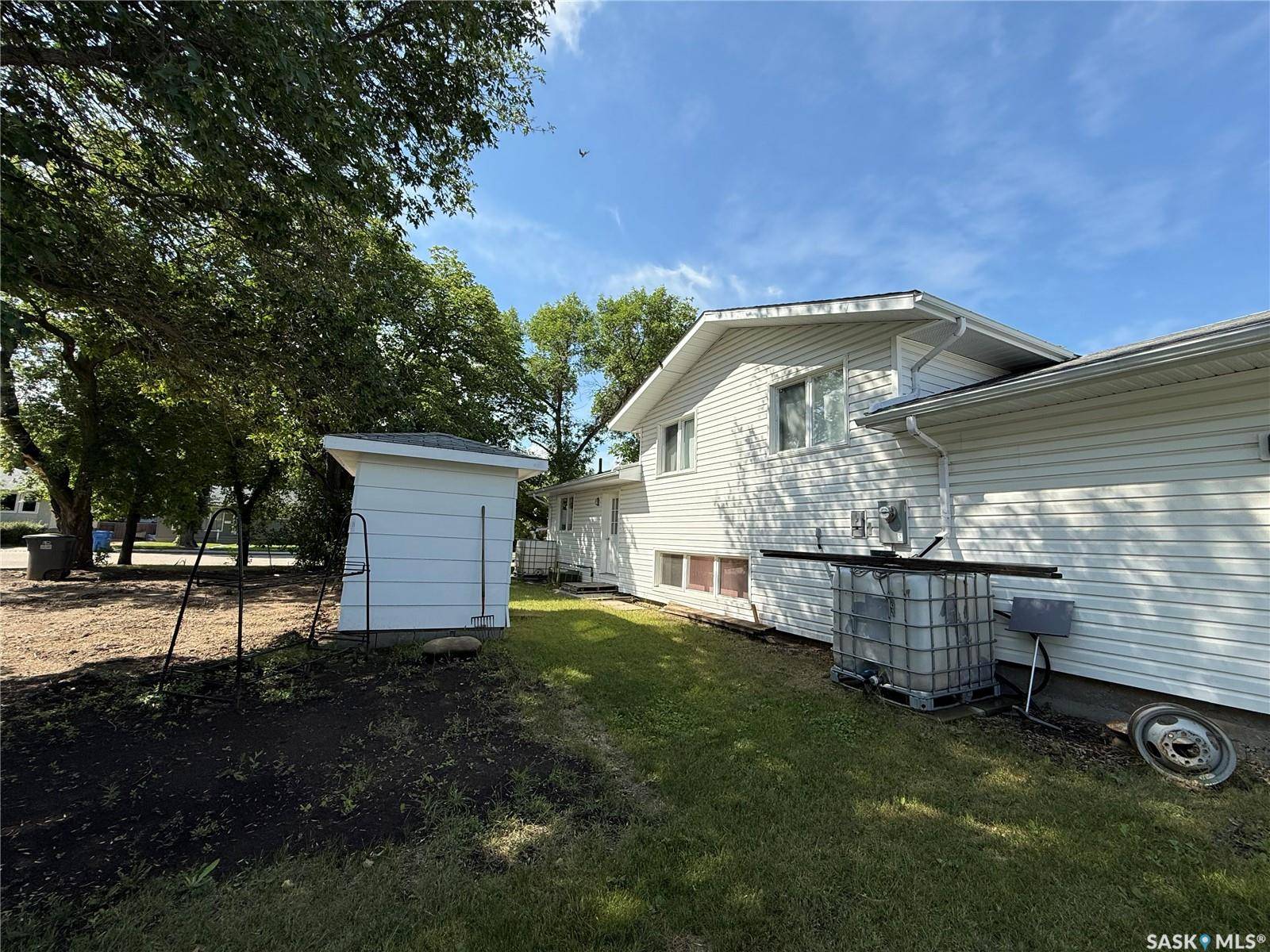 Estevan, SK S4A 1M9,633 Henry STREET