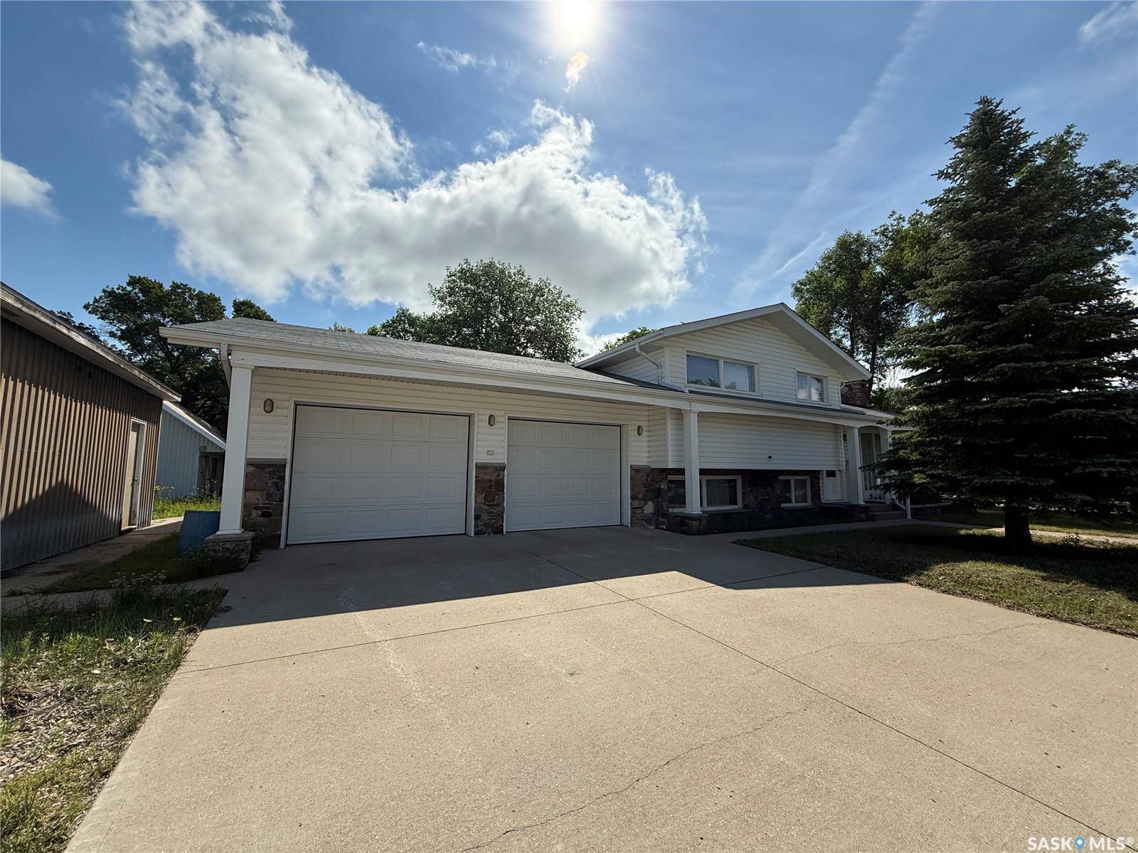 Estevan, SK S4A 1M9,633 Henry STREET