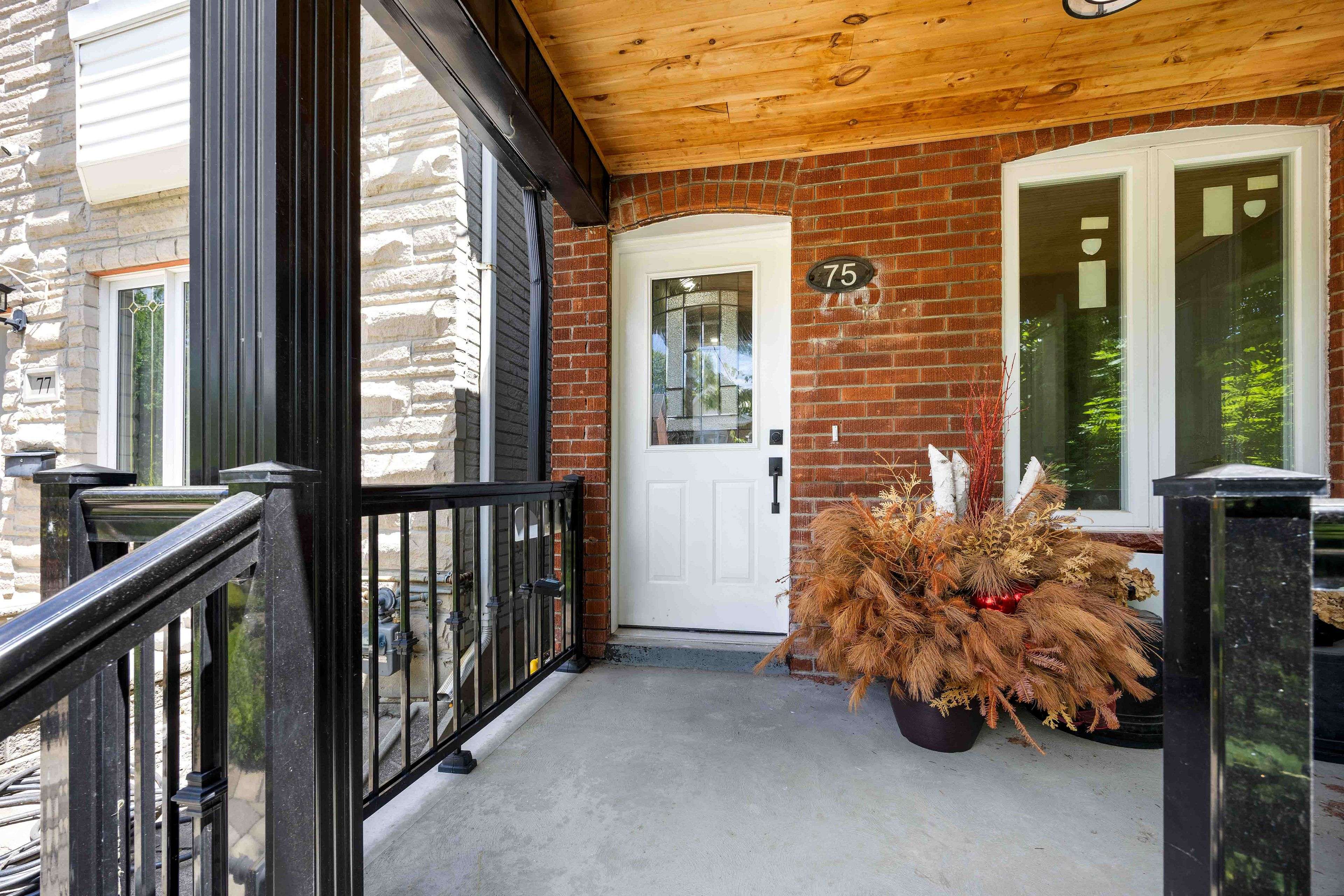 Toronto W03, ON M6E 4K4,75 Harvie AVE