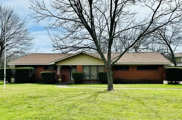 109 E Grady Street, Blooming Grove, TX 76626