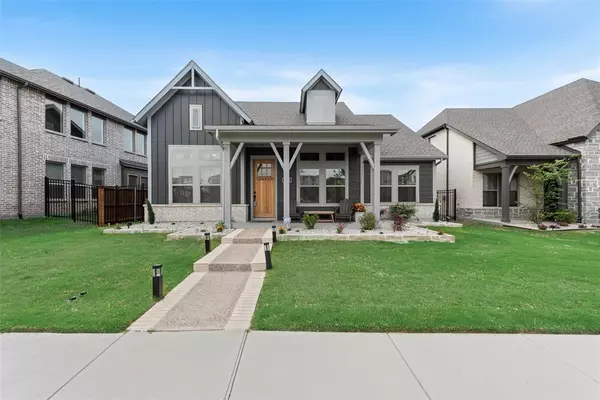 1028 Almond Blossom Circle, Crowley, TX 76036