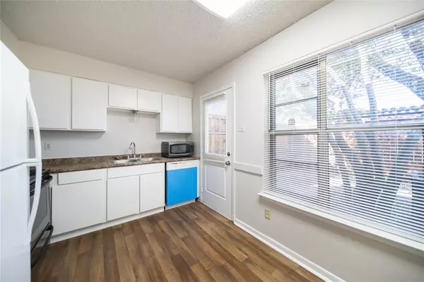 Dallas, TX 75240,13721 Brookgreen Circle