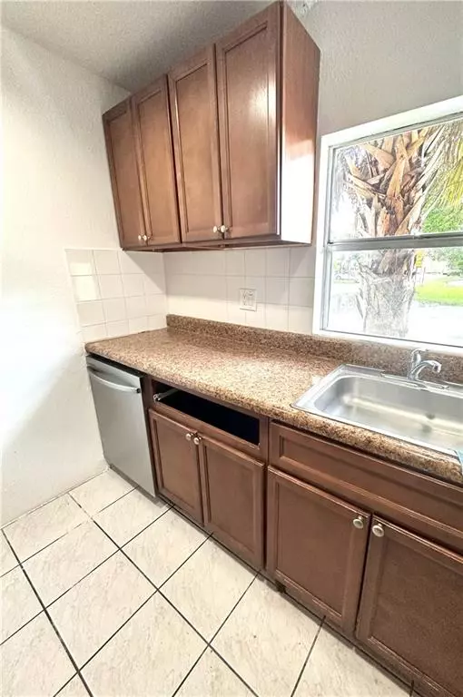 Fort Lauderdale, FL 33313,5708 Blueberry Ct