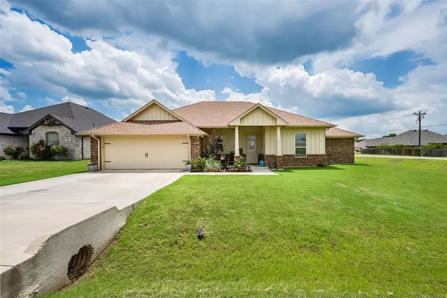 3200 White Horse Drive, Granbury, TX 76049