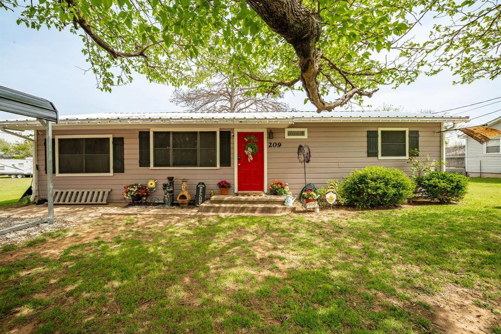 209 S Comanche Drive, De Leon, TX 76444