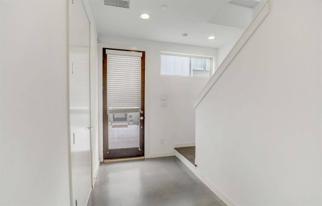 Dallas, TX 75206,1915 Summit Avenue #3