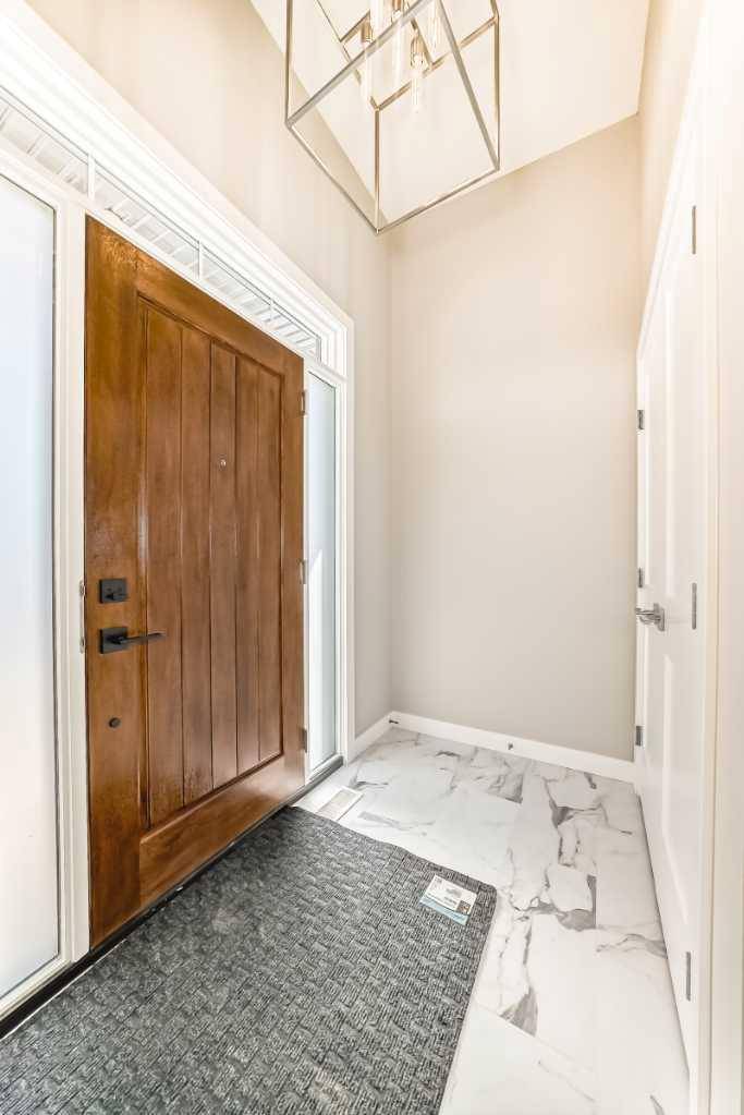 Calgary, AB T3B 6N9,215 Greenwich DR NW