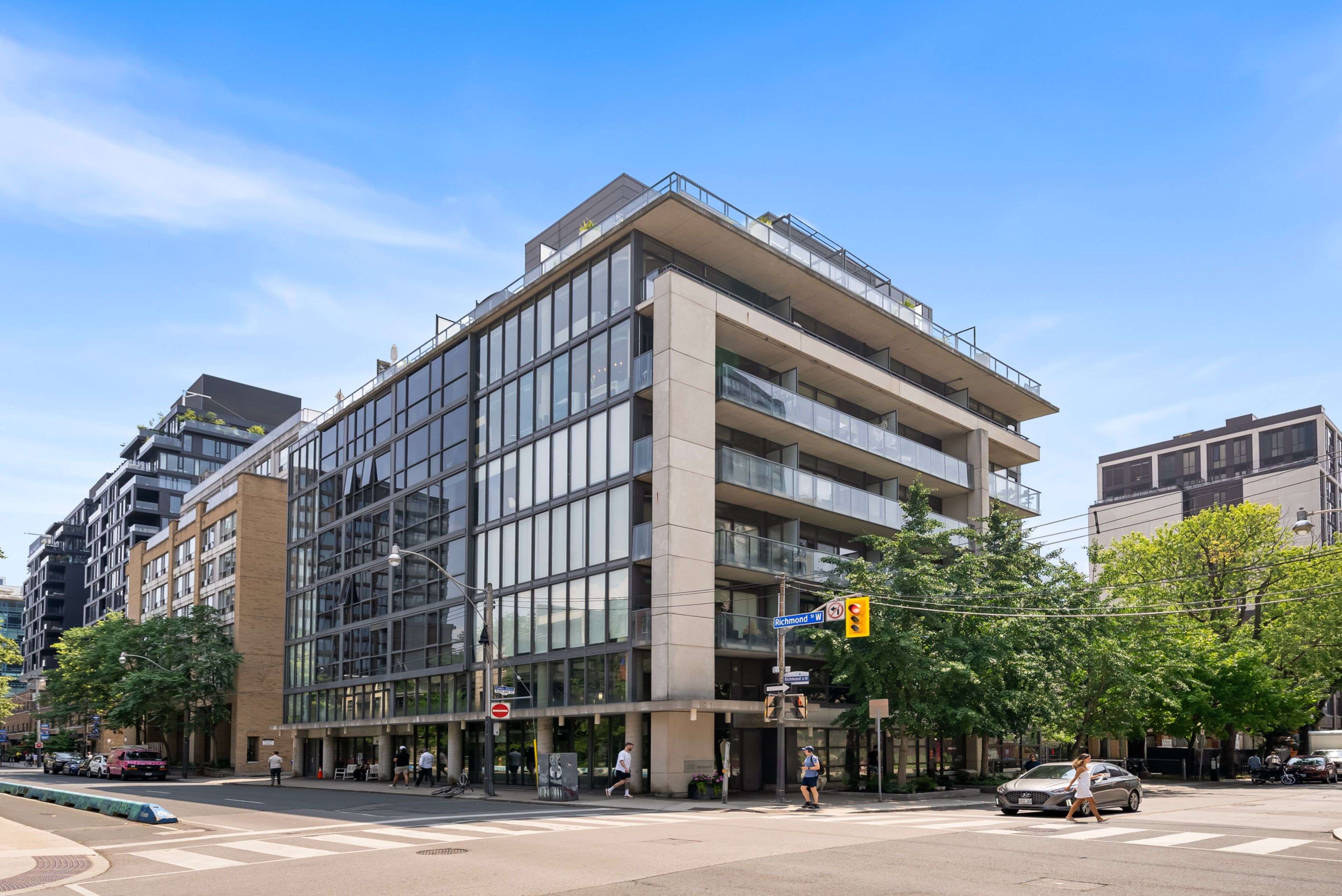 Toronto C01, ON M5V 3Y1,533 Richmond ST W #506