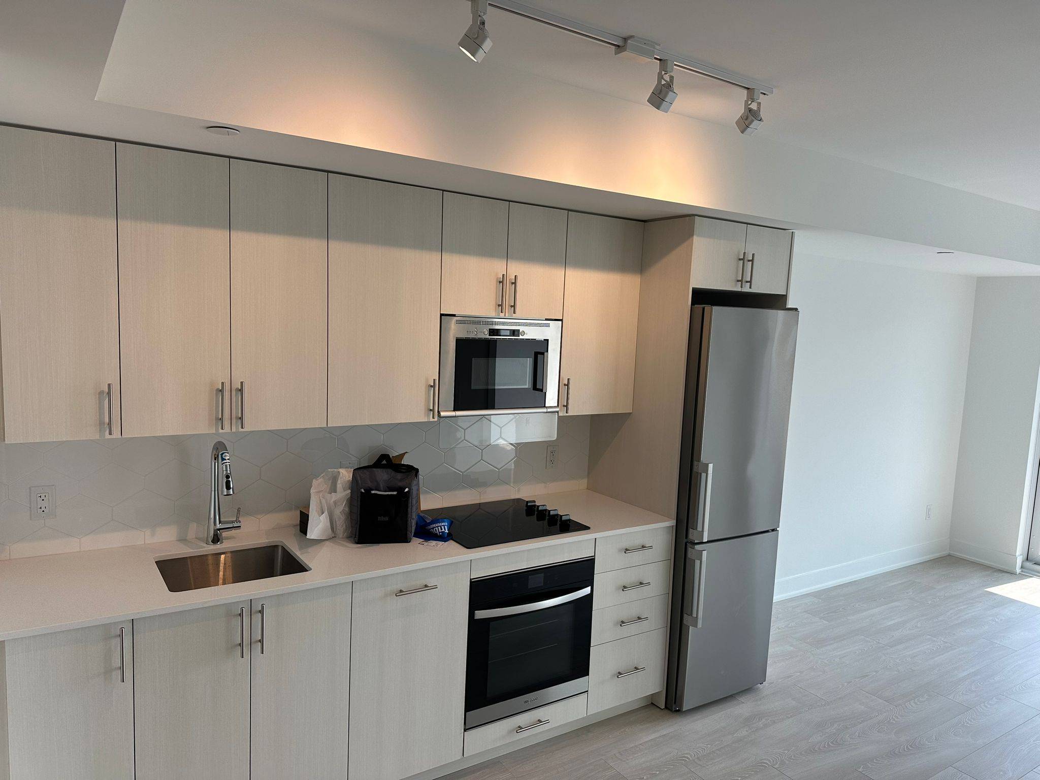 Oshawa, ON L1H 4G1,2545 Simcoe ST N #2411