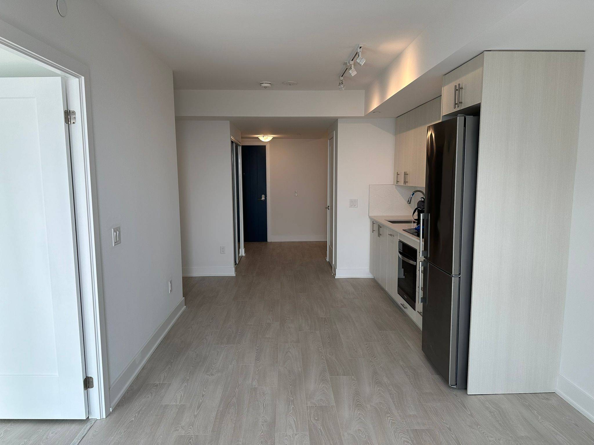 Oshawa, ON L1H 4G1,2545 Simcoe ST N #2411