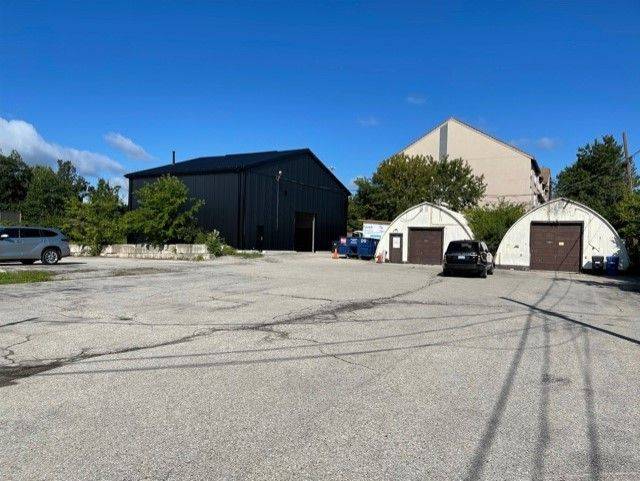 389 Davis RD #Bldg B, Oakville, ON L6J 2X2