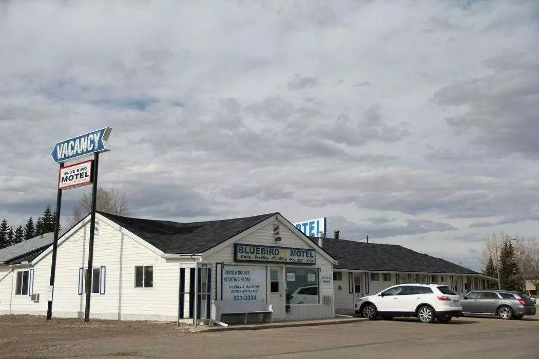 Innisfail, AB T4G1J6,4001 48 AVE
