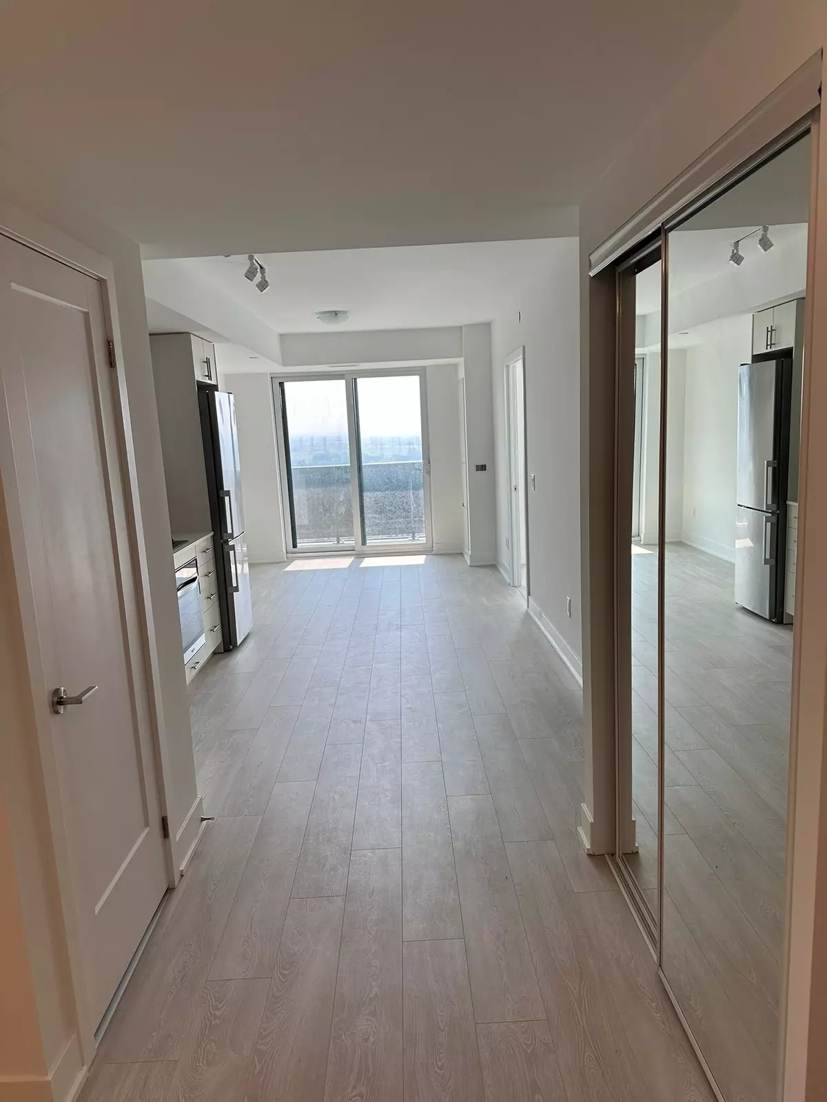 Oshawa, ON L1H 4G1,2545 Simcoe ST N #2411