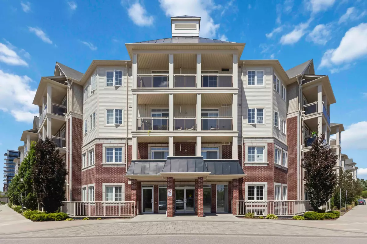 Clarington, ON L1C 0V3,84 Aspen Springs DR #404