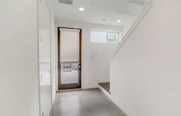 Dallas, TX 75206,1915 Summit Avenue #3