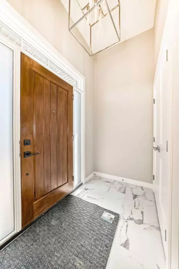 Calgary, AB T3B 6N9,215 Greenwich DR Northwest