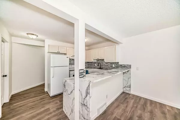 Calgary, AB T2Y 3J4,116 Somervale PARK Southwest