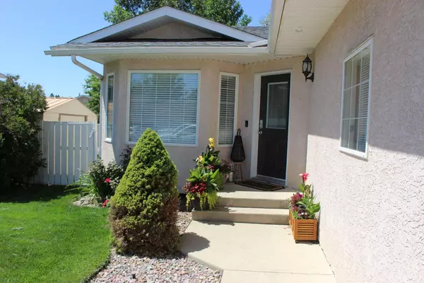 Lethbridge, AB T1K 7G1,167 Mt Rundle RD West