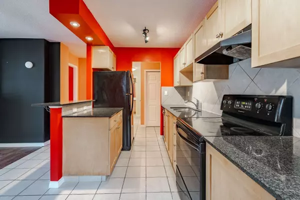 Calgary, AB T2T 0C6,823 19 AVE SW #401