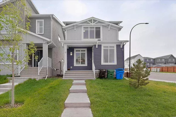 10 Lucas Close Northwest, Calgary, AB T3P1Z5