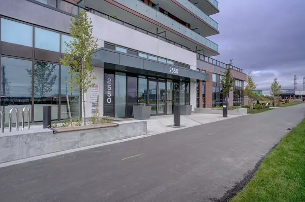 Oshawa, ON L1L 0R5,2550 Simcoe ST #813