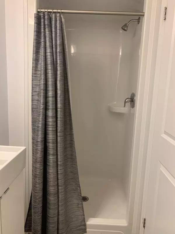 Oshawa, ON L1G 4Y3,1900 Simcoe ST N #335