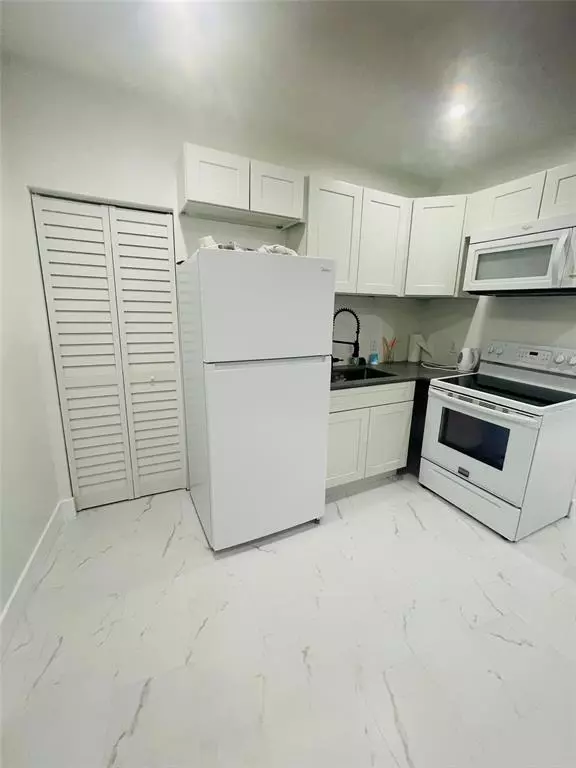 Hollywood, FL 33020,1601 N 29th Ct #2