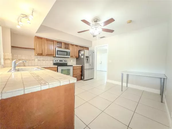 Plantation, FL 33317,560 SW 62nd Ave