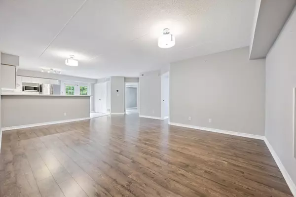 Oakville, ON L6M 4N5,1460 BISHOPS Gate #201